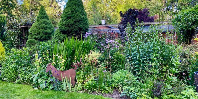 old-goat-farm-perennial-border_region6 old-goat-farm-perennial-border_region6